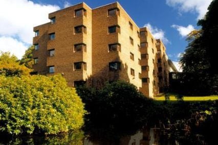 credit: http://www.asiarooms.com/en/united_kingdom/durham/94001-collingwood_college.html