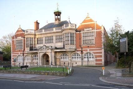 credit: http://commons.wikimedia.org/wiki/File:Hendon_Town_Hall.jpg