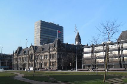 credit: http://commons.wikimedia.org/wiki/File:Middlesbrough_Town_Hall_and_Civic_Centre_2013.jpg
