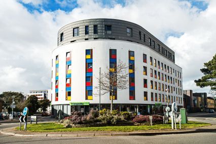 credit: https://www1.bournemouth.ac.uk/sites/default/files/styles/lightbox/public/assets/images/Chesil-house-exterior.jpg?itok=O9FI87Wn