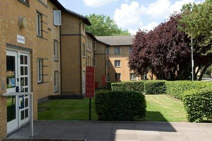 credit: http://www.mdx.ac.uk/__data/assets/image/0010/169984/Accomodation_Platt-Hall_Outdoor.jpg