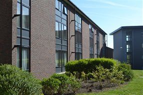 credit: https://www.royalholloway.ac.uk/studyhere/Accommodation/Graphics/Reid/Reid-Cropped-286x191.jpg