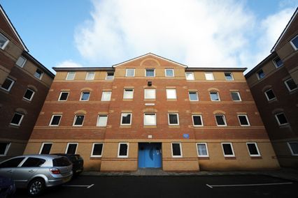 credit: http://www.studentvillagebeds.com/luton/media/images/Lea-Hall-1-4b41ef1a-a6e4-4be9-8036-95dcbb640fd6-0-550x309.jpg