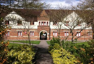 credit: http://www.bristol.ac.uk/accommodation/media/durdham/outside4_SM.jpg