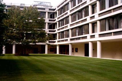 credit: http://www.e-architect.co.uk/images/jpgs/cambridge/queens_powell_moya_cambridge_33.jpg