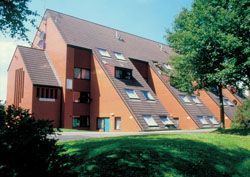 credit: http://media.stars.manchester.ac.uk/images/accommodation/city_sm/whitworth_park_outside.jpg
