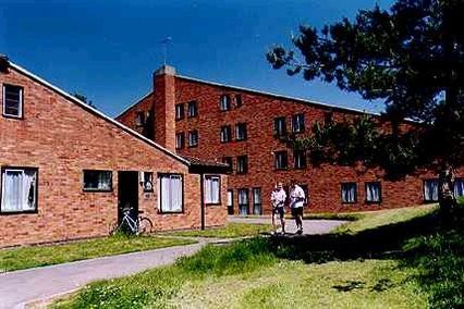 credit: http://www2.warwick.ac.uk/services/accommodation/studentaccommodation/all/campus/residences/cryfield/photos/crylg.jpg