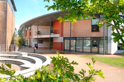 credit: http://www2.le.ac.uk/offices/accommodation/student-accommodation/oadby-student-village/john-foster-hall-1/images/22-est00266.jpg/image_preview