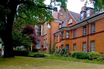 credit: https://www.laterooms.com/en/hotel-reservations/277328_king-s-college-london-london.aspx