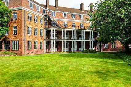 credit: http://www.travelstay.com/pages/Greenview_Court.htm