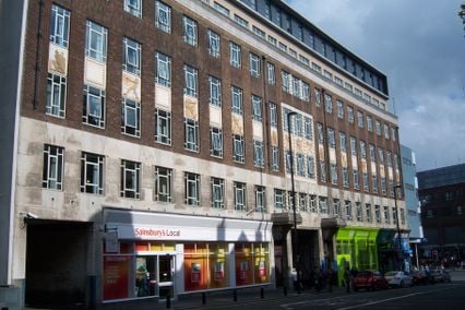 credit: https://commons.wikimedia.org/wiki/File:Magnet_Court,_Newcastle_University,_7_September_2013_(1).jpg