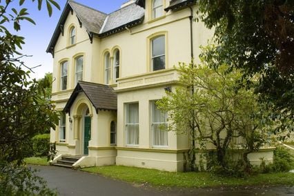 credit: http://www.stayatqueens.com/ApplyforAccommodation/AccommodationOptions/76MaloneRoad/