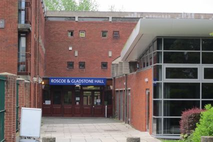 credit: https://commons.wikimedia.org/wiki/File:Roscoe_%26_Gladstone_Halls,_University_of_Liverpool_(1).JPG