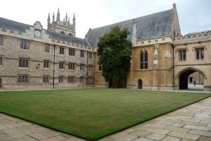 credit: https://commons.wikimedia.org/wiki/File:Merton_College,_Oxford_(3915212517).jpg