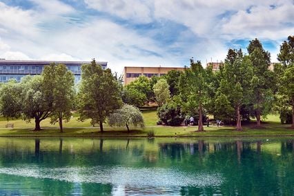credit: https://www.iecabroad.com/look-study-group-university-surrey/