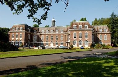 credit: https://discovernorthernireland.com/Stranmillis-University-College-Belfast-P3665/?s=07E23AF5AD8C0D8BC057E0D25F8217C329292504