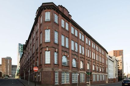 credit: https://www.iqstudentaccommodation.com/sites/default/files/styles/slider/public/2018-09/External---Studios-51-%282-of-12%29.jpg?itok=vvvT-r1w