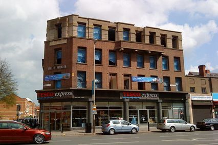 credit: https://s0.geograph.org.uk/geophotos/01/82/47/1824757_44f64ff2.jpg
