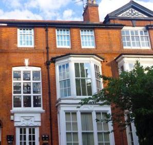 credit: https://www.westmanorstudentliving.co.uk/wp-content/uploads/2013/11/4-salisbury-ext2.jpg