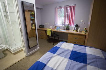 credit: https://www.condorproperties.co.uk/static/images/property/large/128/flat-7-hayes-apartments-4.jpg