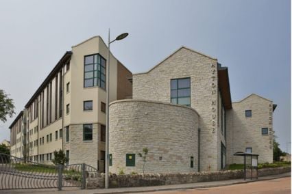 credit: https://www.hallbookers.co.uk/cache/upload/properties/613-1000x750.jpg