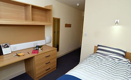 credit: https://www.admin.ox.ac.uk/media/global/wwwadminoxacuk/localsites/accommodation/images/graduate/cavaliercourt/Cavalier-Court---Bedroom.jpg