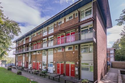 credit: https://www.unipolhousing.org.uk/media/6692/holborn-and-shay-12.jpg?anchor=center&mode=crop&width=2048&heightratio=0.5625&format=jpg&quality=90&slimmage=true&rnd=132156284200000000