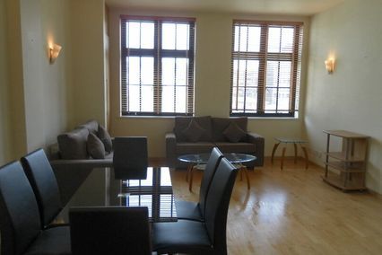credit: https://angloaccommodation.com/wp-content/uploads/sites/5/2015/06/west-tenter-livingroom-3.jpg