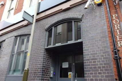 credit: https://www.google.com/url?sa=i&url=https%3A%2F%2Fwww.westmanorstudentliving.co.uk%2Fproperties%2F3-wellington-street%2F&psig=AOvVaw3w9WZIMDc4uTus7Z3pe23M&ust=1580810248788000&source=images&cd=vfe&ved=0CAIQjRxqFwoTCKjixKWPtecCFQAAAAAdAAAAABAD