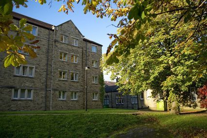 credit: https://privatehalls.co.uk/property/digs-student-storthes-hall-huddersfield/