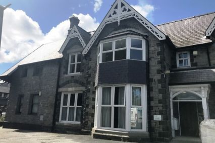 credit: https://www.padsforstudents.co.uk/UserFiles/properties/2925/d3e232f37df5c2b717d170e4aa58ef10_2_l.jpg