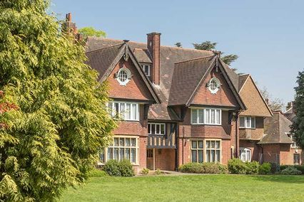 credit: https://le.ac.uk/~/media/uol/images/buildings/accommodation/oadby/shirley-house/shirley-house-ext-846-1.jpg?h=474&w=846&la=en&hash=AC1A163D43C20FE46114A7878F25D8CE49FB82EB