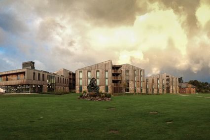 credit: https://www.rvc.ac.uk/Media/Default/images/Headline%20Background%20Images/Hertfordshire%20campus.jpg