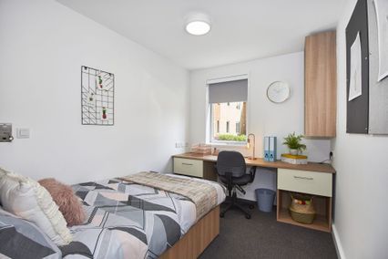 credit: https://api.wearehomesforstudents.com/wp-content/uploads/2020/12/SladePark_StandardEnSuite_1-1024x683.jpg