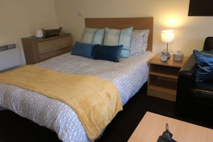 credit: https://api.cloudstudenthomes.co.uk/wp-content/uploads/2020/05/Foundry-1-Deluxe-Studio-6-1024x768.jpg