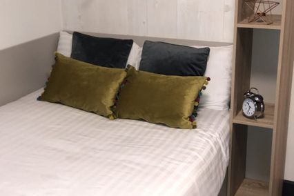 credit: https://api.cloudstudenthomes.co.uk/wp-content/uploads/2020/05/Foundry-2-Deluxe-Ensuite-Loughborough-11-1024x768.jpg