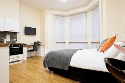 credit: https://api.wearehomesforstudents.com/wp-content/uploads/2020/07/Manchester-Daisybank-Villas-bedroom-10-1024x564.jpg