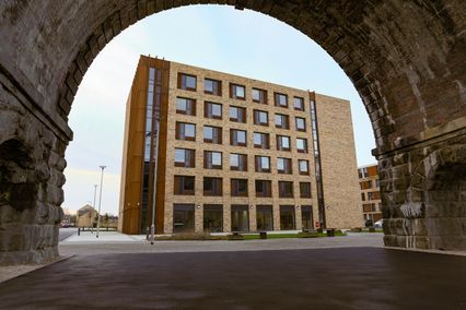 credit: https://s3.eu-west-2.amazonaws.com/assets.crm-students.com/2019/10/Luneside-View-external-lawn-view.png