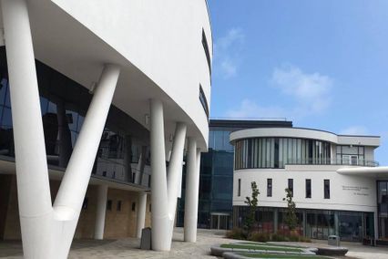 credit: https://www.facebook.com/huddersfielduniversity/photos/a.789074841157396/3306429459421909