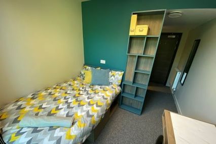 credit: https://warwick.ac.uk/services/accommodation/studentaccommodation/cryfield-apartments/cryfield-apartments-bedroom.jpg?