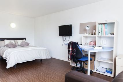 credit: https://www.crm-students.com/student-accommodation/bristol/holly-court-bristol/