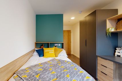 credit: https://www.canvas-student.com/media/nf5bzz4p/canvas-coventry-silver-en-suite-v1.jpg?anchor=center&mode=crop&width=2000&height=1000&rnd=132636412915070000
