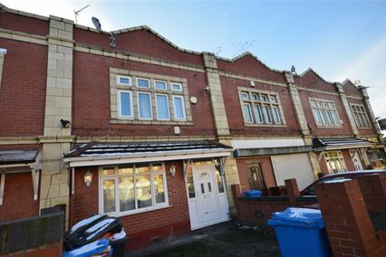 credit: https://sturents.com/student-accommodation/manchester/house/kingswood-road/183414