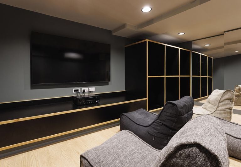 Hall-Kincardine Court
