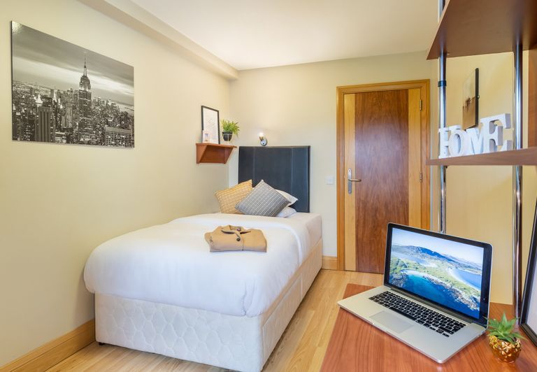 Hall - Canvas Cúirt na Coiribe