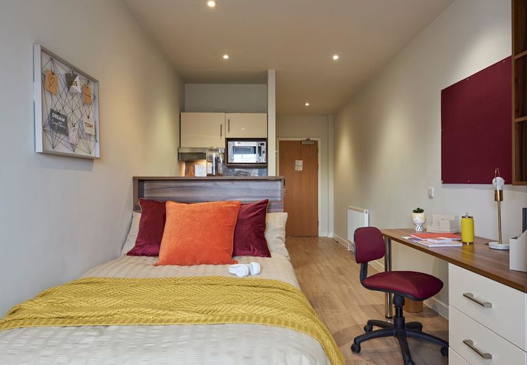 Hall Central Studios - Reading