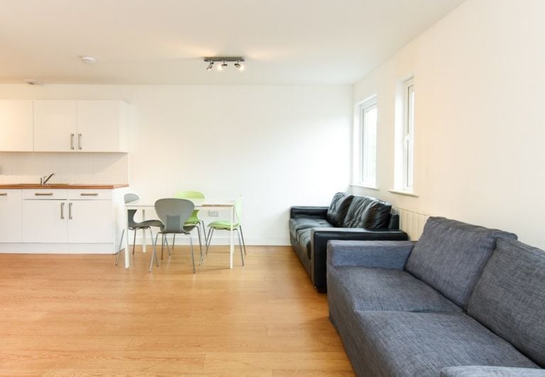 Hall Eastern Boulevard, Leicester