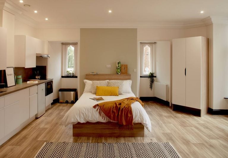 Hall Eden Square