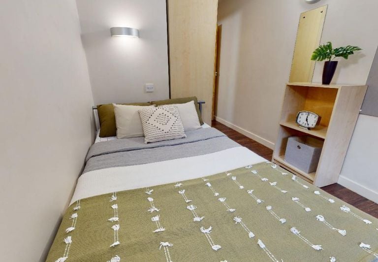 Hall iQ Aspley House