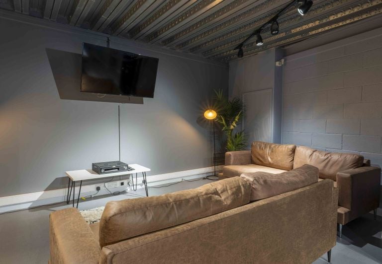 Hall iQ Broderick House